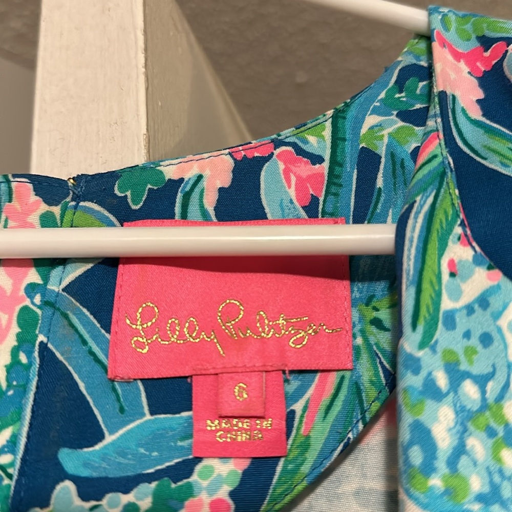 Lilly Pulitzer dress size 6. Gently worn and washed. Like new - Picture 4 of 5